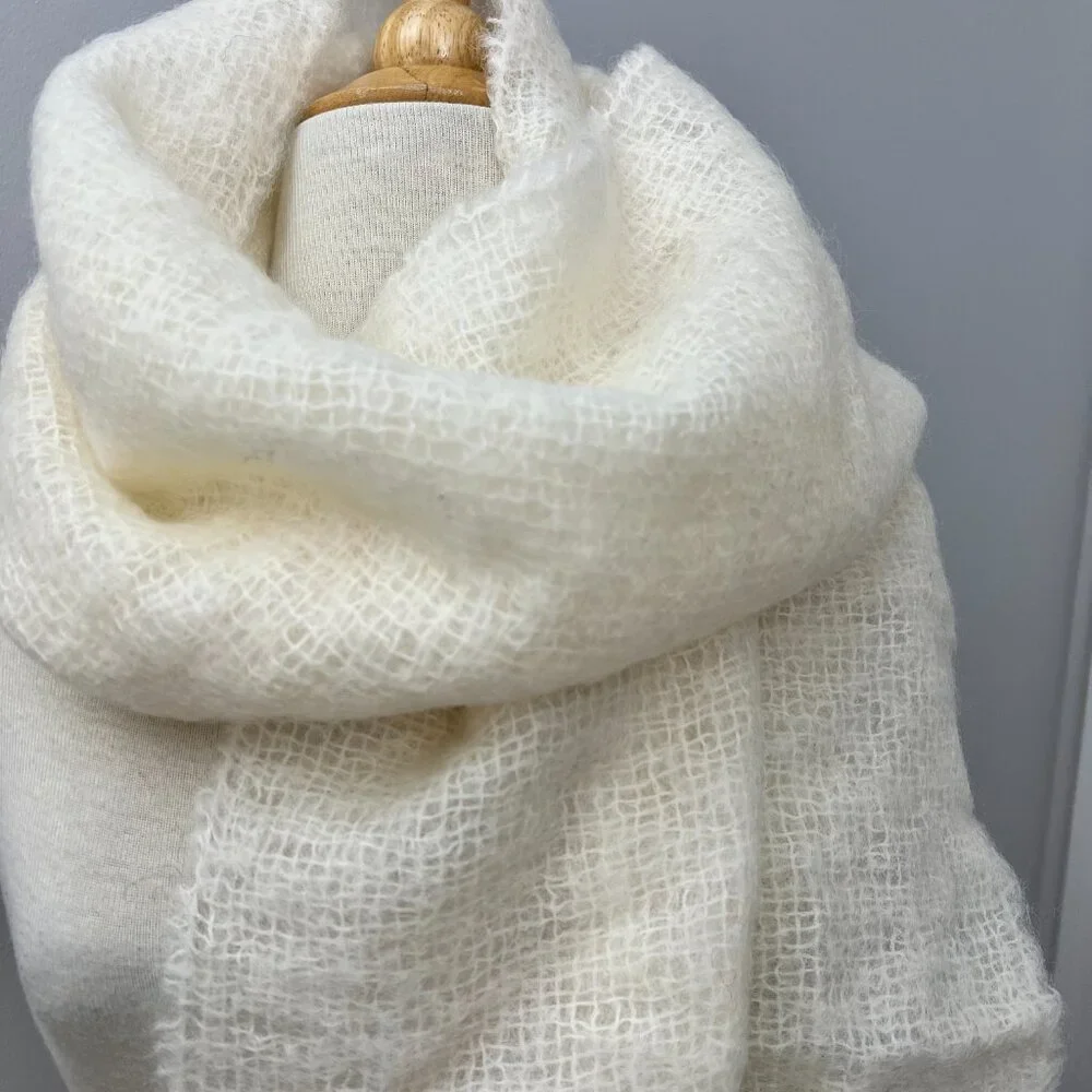 White Delicate Scottish Edinburgh Woolen Mill 100% Wool - Picture 8 of 8